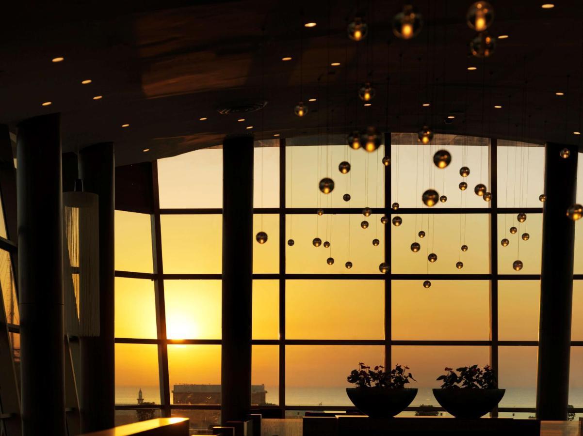 Radisson Blu Hotel, Kuwait Kuveyt Dış mekan fotoğraf Interior of the hotel