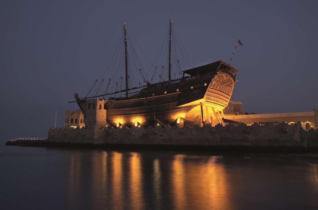 Radisson Blu Hotel, Kuwait Kuveyt Dış mekan fotoğraf The museum at night