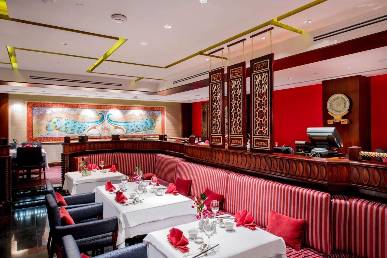 Radisson Blu Hotel, Kuwait Kuveyt Dış mekan fotoğraf The interior of the restaurant