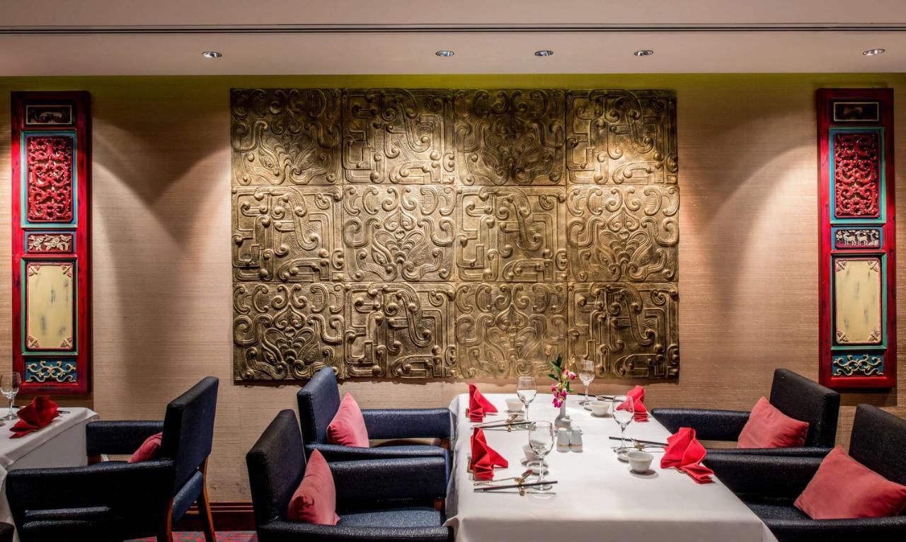 Radisson Blu Hotel, Kuwait Kuveyt Dış mekan fotoğraf The interior of the restaurant