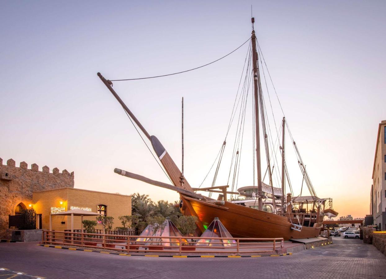 Radisson Blu Hotel, Kuwait Kuveyt Dış mekan fotoğraf The traditional dhow