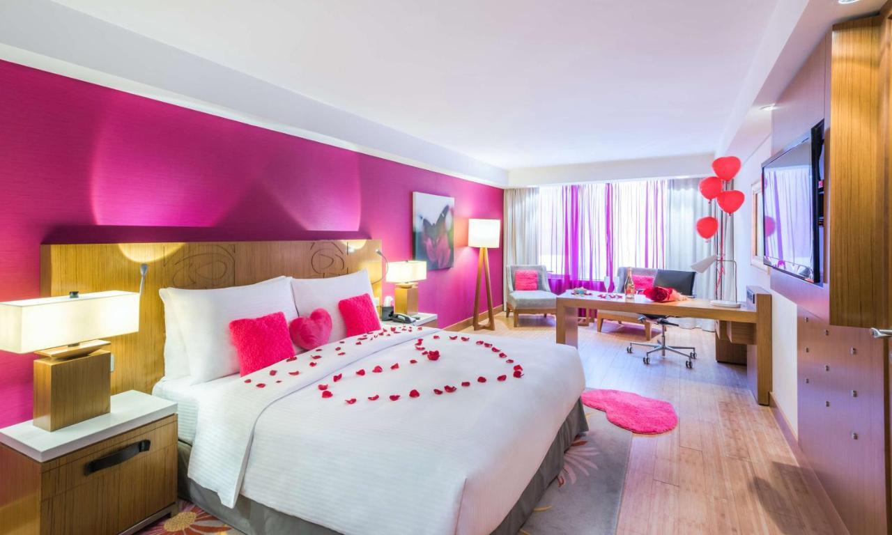 Radisson Blu Hotel, Kuwait Kuveyt Dış mekan fotoğraf Suite room