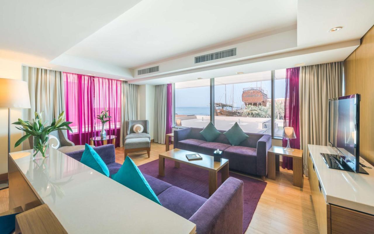 Radisson Blu Hotel, Kuwait Kuveyt Dış mekan fotoğraf Suite at the hotel