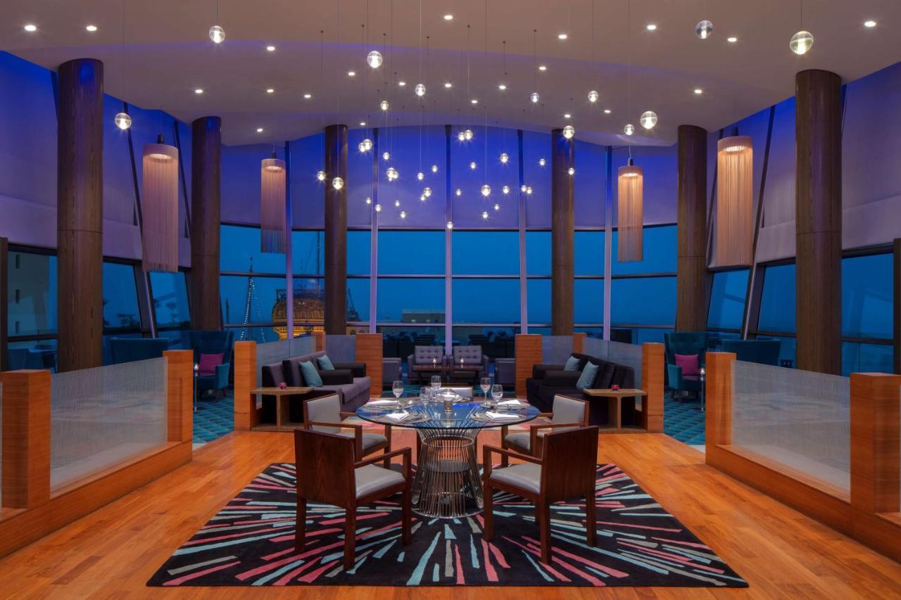 Radisson Blu Hotel, Kuwait Kuveyt Dış mekan fotoğraf The Sky Bar