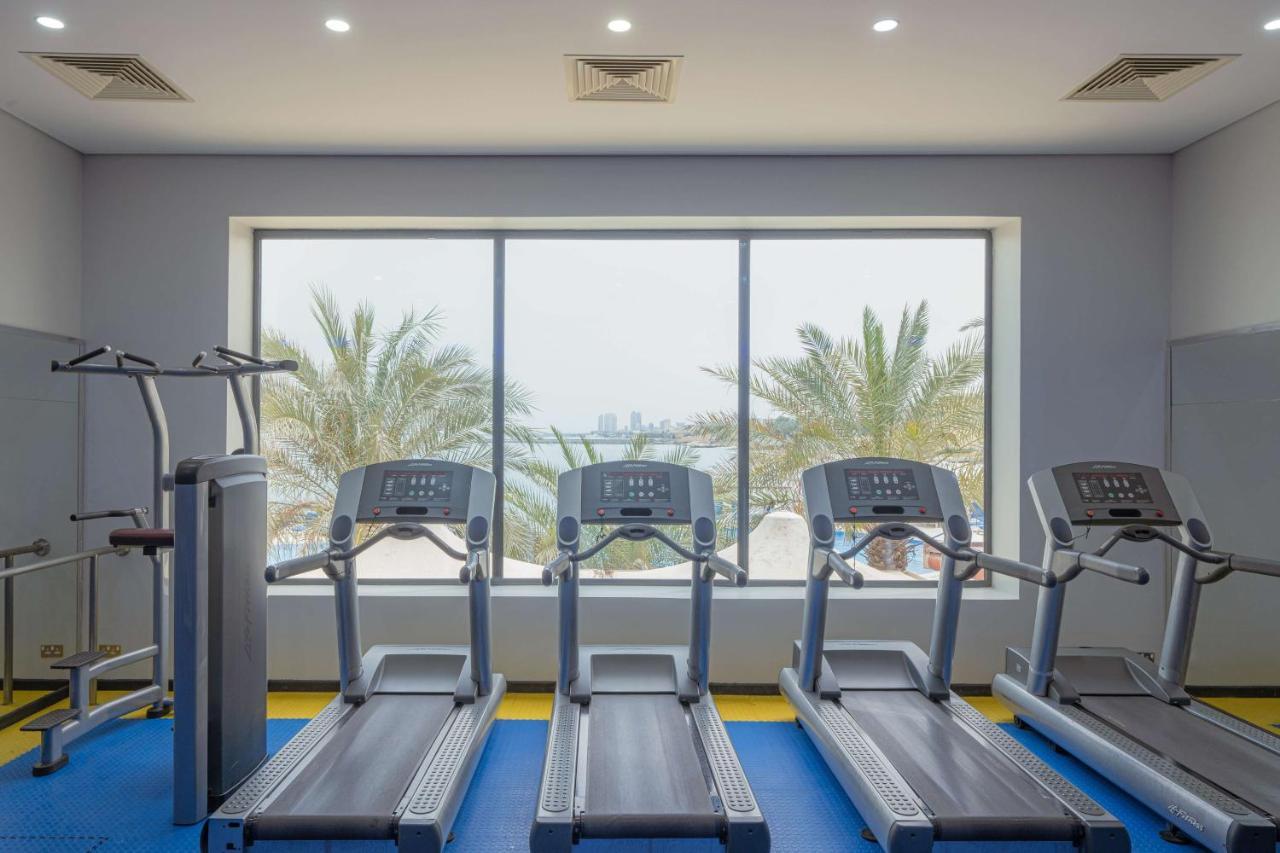 Radisson Blu Hotel, Kuwait Kuveyt Dış mekan fotoğraf The gym at the hotel